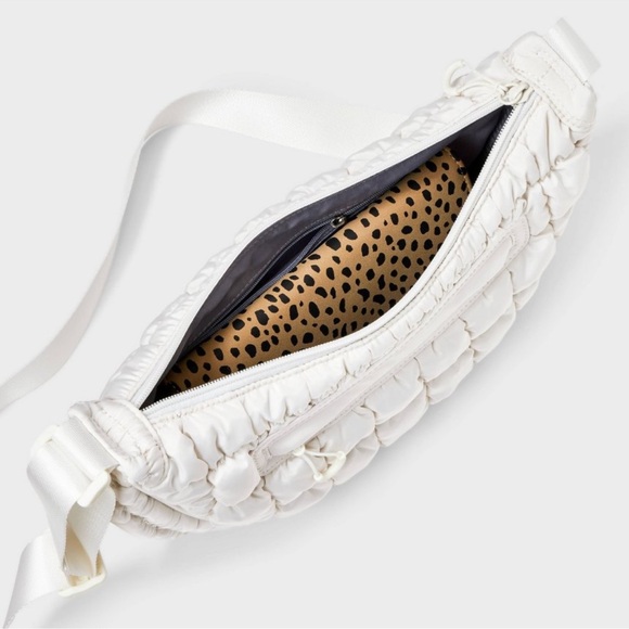 Half Moon Crossbody Bag - Wild Fable
Off-White - Picture 5 of 9
